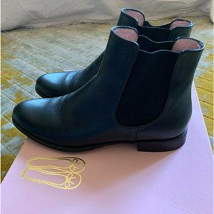 Pretty Ballerinas Black Chelsea Boots US 5.5  - EUC, No box.